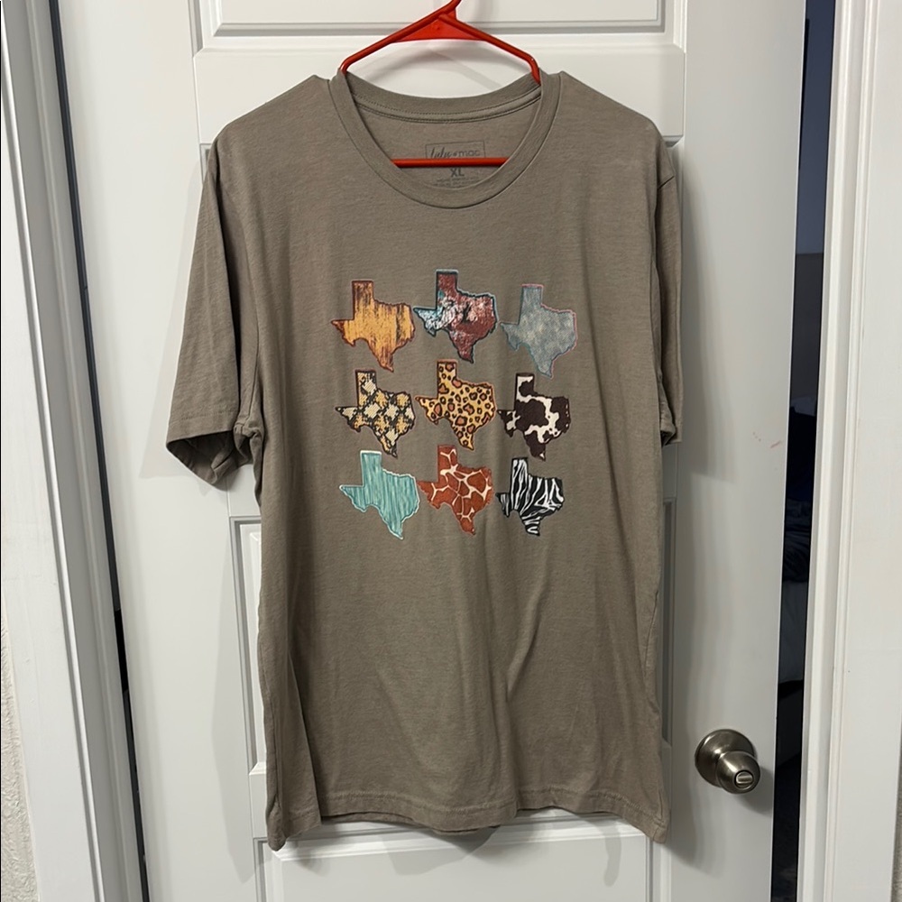 Lulu Mac Graphic Texas T-Shirt in Taupe